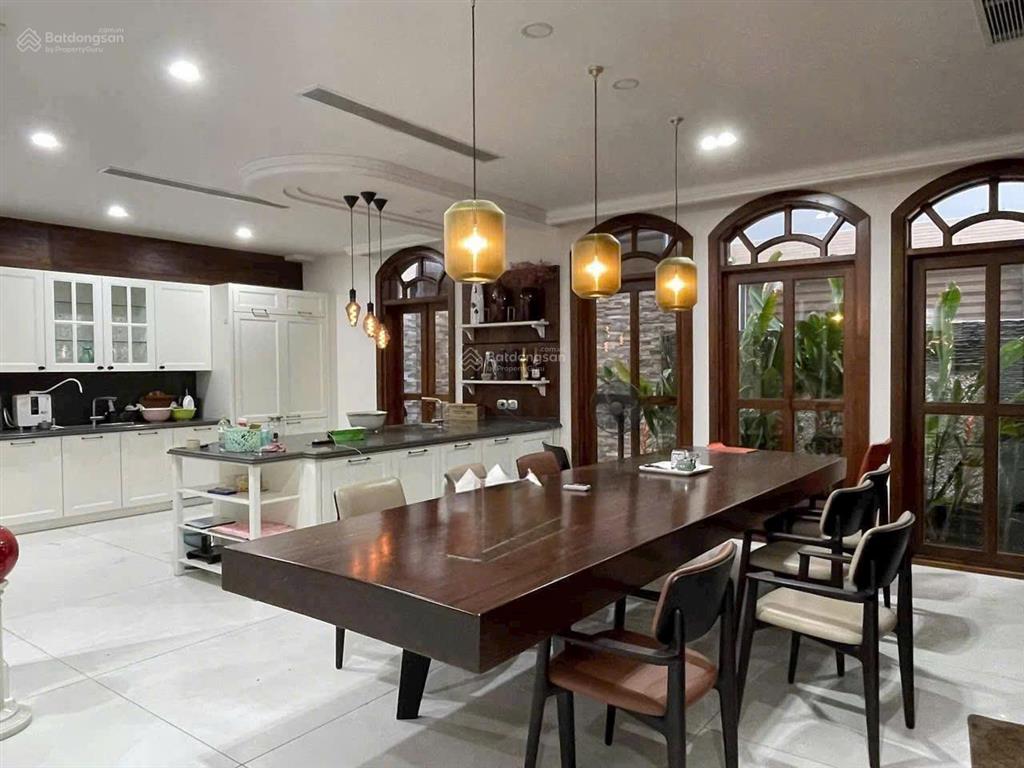 Cho thuê biệt thự 4 tầng, ngay lương định của, 7m mặt tiền, 4 tầng 5pn wc riêng, chỉ 39tr/tháng