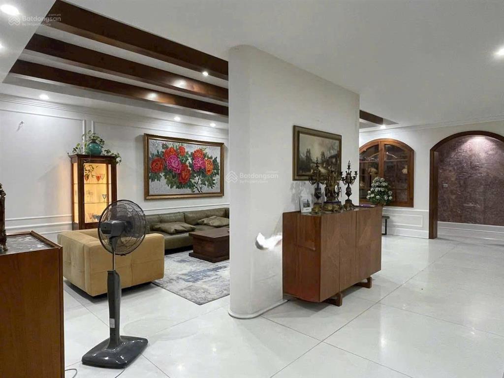 Cho thuê biệt thự 4 tầng, ngay lương định của, 7m mặt tiền, 4 tầng 5pn wc riêng, chỉ 39tr/tháng