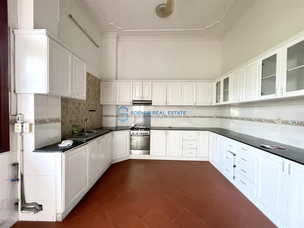 Cho thuê biệt thự view sông 16x35m 3 tầng 5pn, toilet riêng, hồ bơi sân vườn thoáng, giá chỉ 100tr