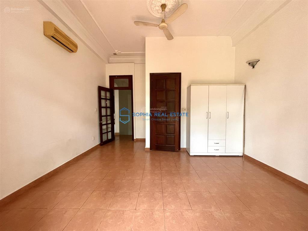Cho thuê biệt thự view sông 16x35m 3 tầng 5pn, toilet riêng, hồ bơi sân vườn thoáng, giá chỉ 100tr