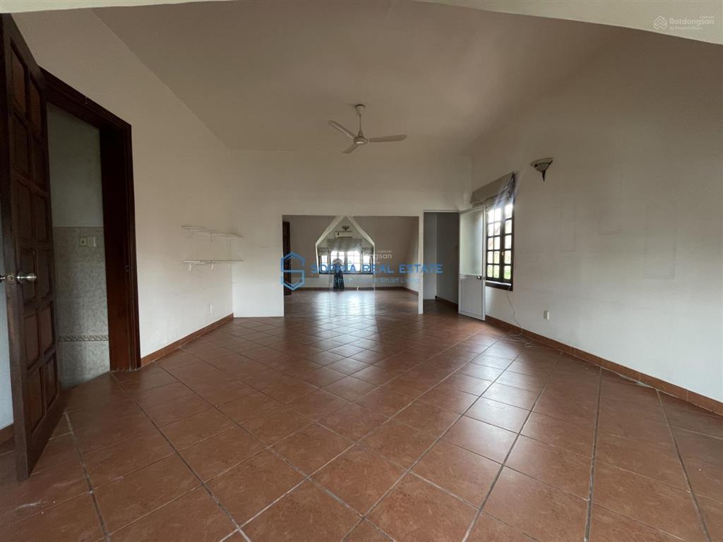 Cho thuê biệt thự view sông 16x35m 3 tầng 5pn, toilet riêng, hồ bơi sân vườn thoáng, giá chỉ 100tr