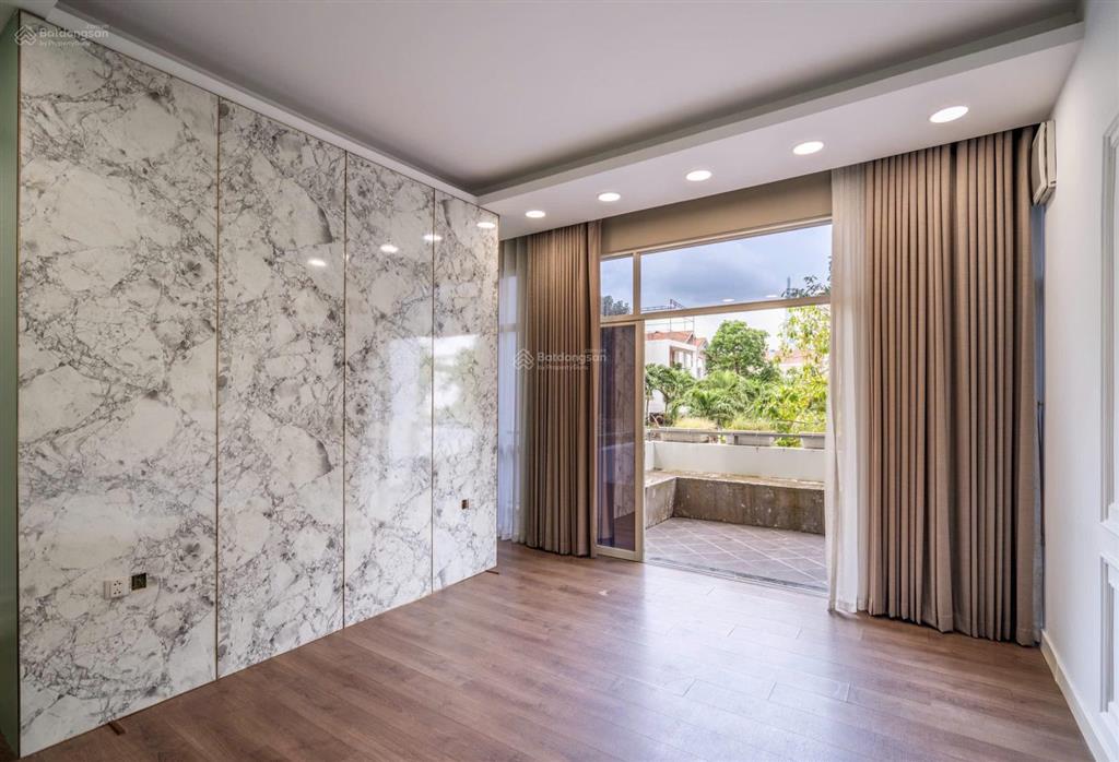 Siêu sao! hoa khôi trong giới nhà cho thuê. villa 430m² vừa mới refresh. 5pn nội thất đẹp ngay bis