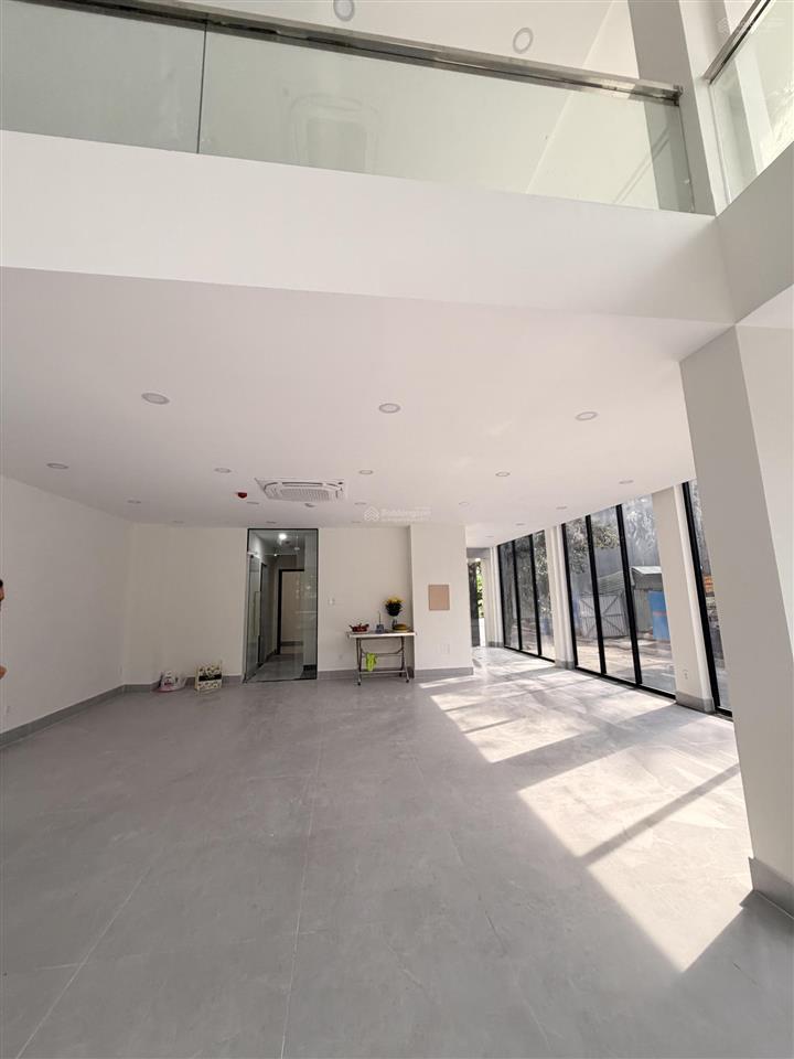 Cho thuê tòa nhà ngay đảo kim cương | 1450m2 sàn, kc hầm 7 tầng nổi, pccc đầy đủ giá chỉ 175tr/th