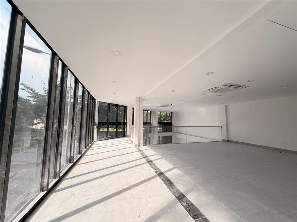 Cho thuê tòa nhà ngay đảo kim cương | 1450m2 sàn, kc hầm 7 tầng nổi, pccc đầy đủ giá chỉ 175tr/th