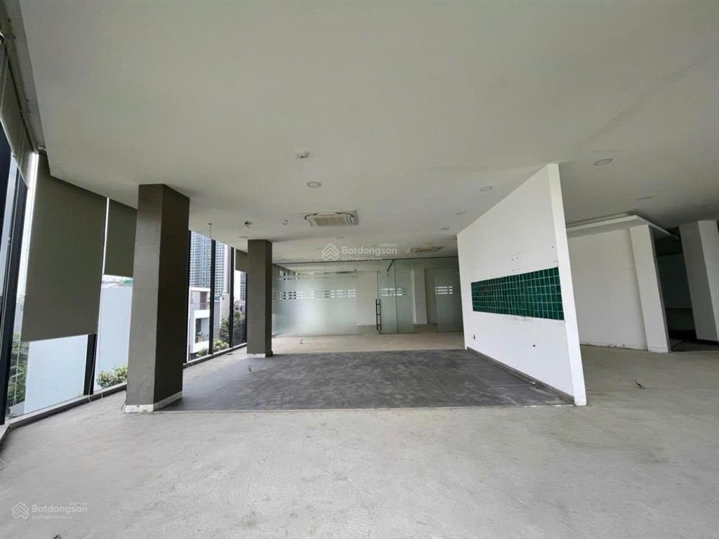 Cho thuê tòa building góc 2mt ngay lương định của q2 dt 1380 m2 một hầm  5 tầng lầu, thuê lâu dài