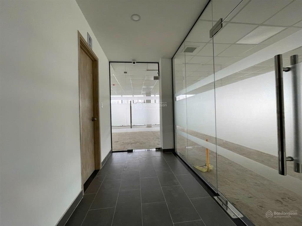 Cho thuê tòa building góc 2mt ngay lương định của q2 dt 1380 m2 một hầm  5 tầng lầu, thuê lâu dài