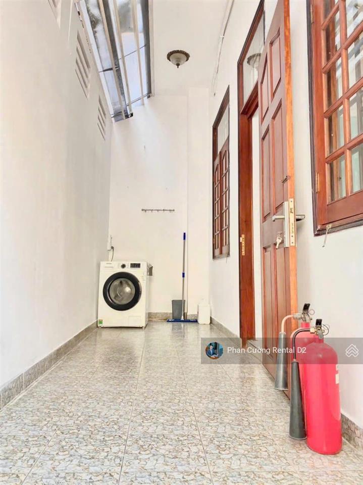 Siêu phẩm! cho thuê villa 20x35m| 3 tầng| 4pn| 5 toilet tọa lạc ngay nguyễn ư dĩ, thảo điền q2 cũ