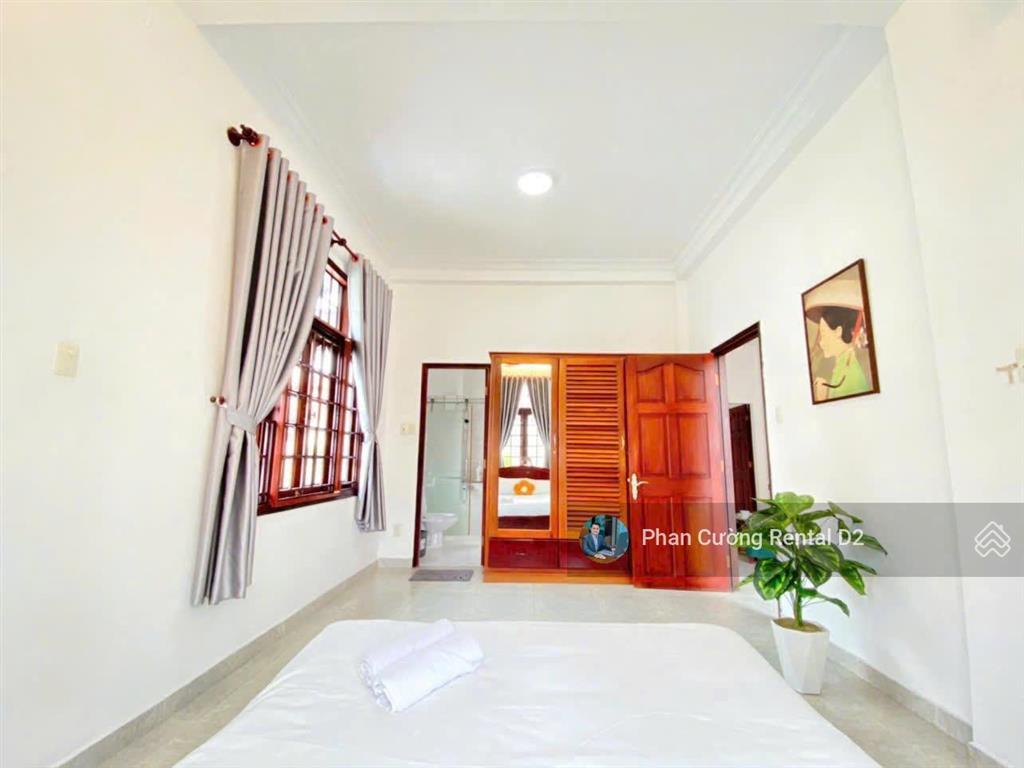 Siêu phẩm! cho thuê villa 20x35m| 3 tầng| 4pn| 5 toilet tọa lạc ngay nguyễn ư dĩ, thảo điền q2 cũ