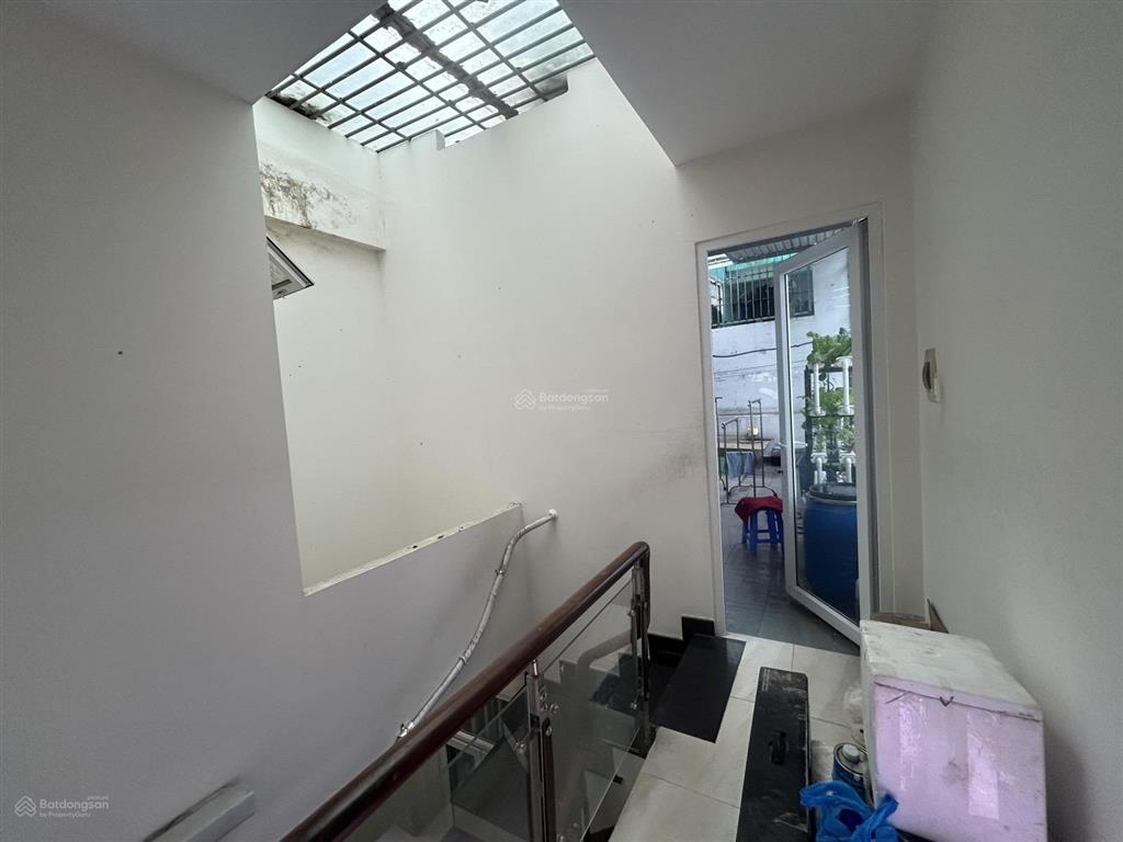 Gần bv hồng đứcnhà hẻm 1/sát mặt tiềnmới ở ngay87m24tầng4pnthống nhất p11 gvchỉ 7tỷ tl
