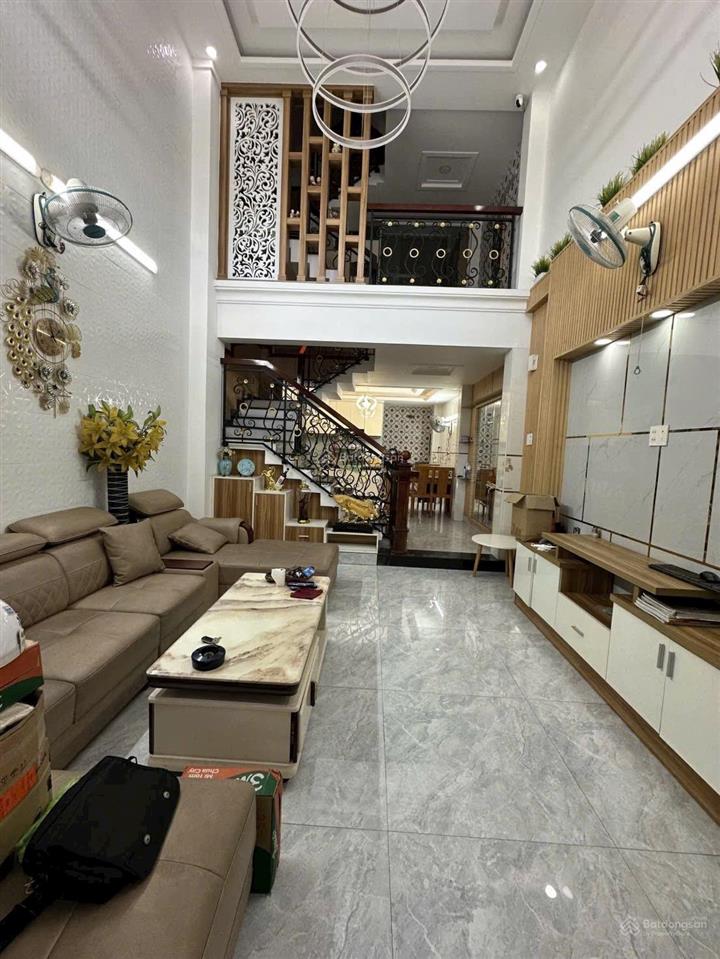 Hẻm xe hơi thông vào nhà đẹp ở ngay 60m2, 5 tầng  5pn  phan huy ích p12 gò vấp chỉ 8 tỷ 3 tl