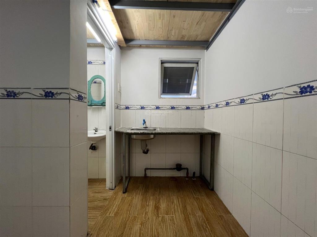 Phòng gác lửng rộng rãi gác cao ở 34 bạn 5 phút ra đh tôn đức thắng