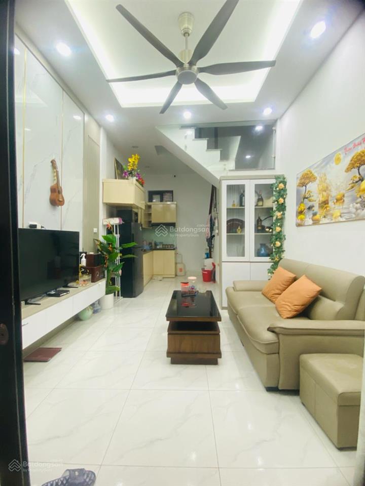 Kịch sàn! thịnh quang, nhà đẹp, ngõ xe ba gác tránh xe máy, gần trường học, ngã tư sở, giá 6,75tỷ