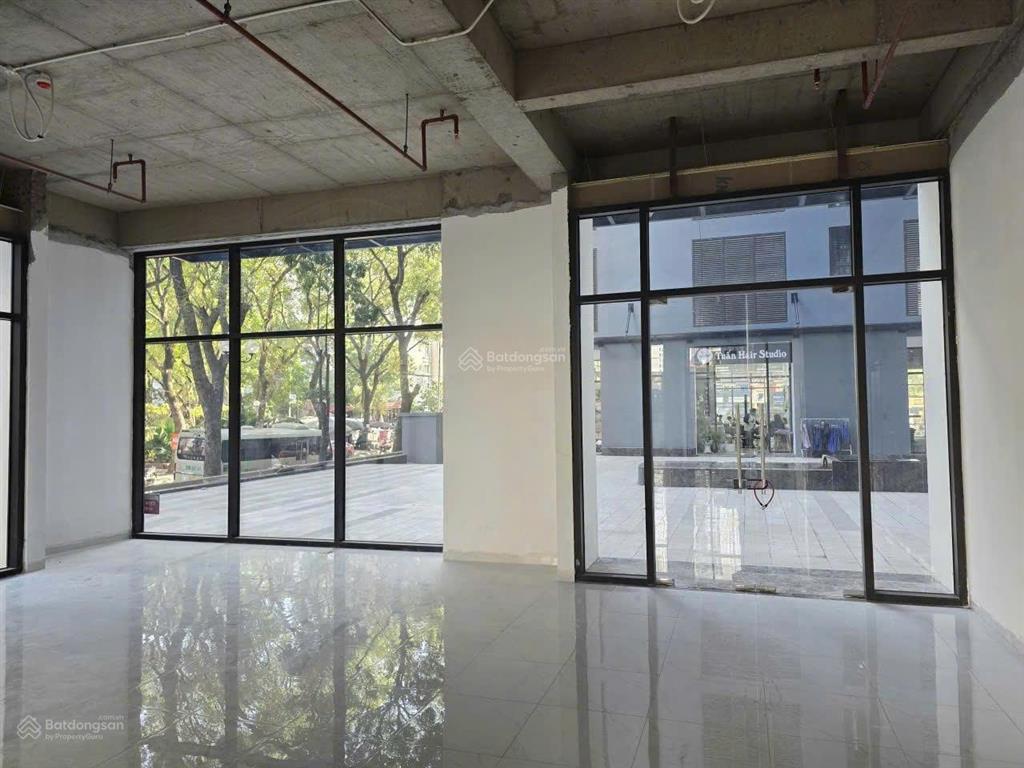 Cho thuê 153m2 tầng 2 mặt bằng thương mại khối đế chung cư athena pháp vân