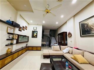 Bán nhà phân lô phố thái thịnh vài bước ra ô tô, ngõ nông 2 phút ra phố ,sh quay đầu, tặng nội thất