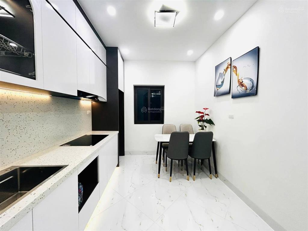 Lô góc nguyễn lương bằng, gần phố, ngõ thông kd, sân chơi cạnh nhà, full nội thất 40m2*5t ở ngay