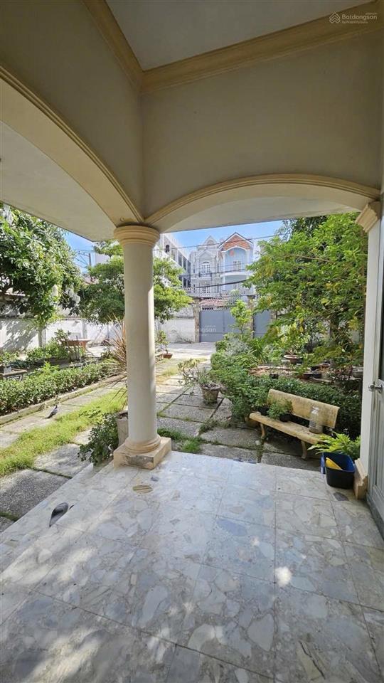 Bán nhà riêng sân vườn siêu rộng 625m2, đường trước nhà 16m, giá đầu tư, xây tòa nhà hoặc phân lô