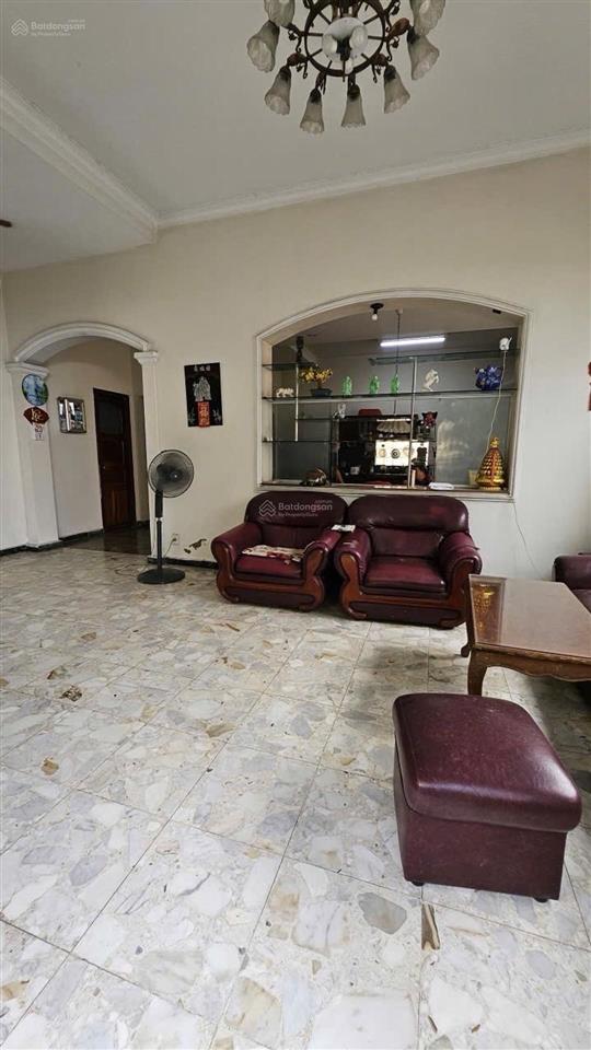 Bán nhà riêng sân vườn siêu rộng 625m2, đường trước nhà 16m, giá đầu tư, xây tòa nhà hoặc phân lô