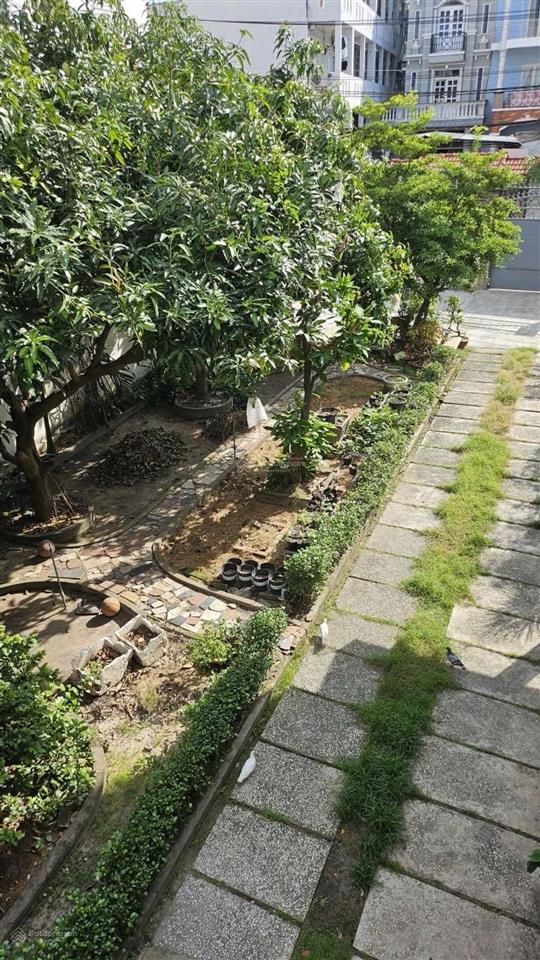 Bán nhà riêng sân vườn siêu rộng 625m2, đường trước nhà 16m, giá đầu tư, xây tòa nhà hoặc phân lô