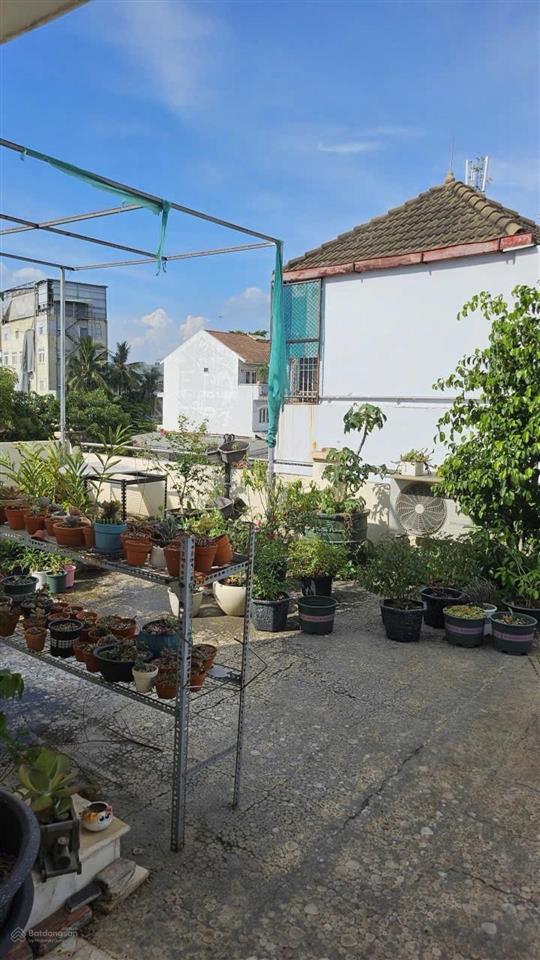 Bán nhà riêng sân vườn siêu rộng 625m2, đường trước nhà 16m, giá đầu tư, xây tòa nhà hoặc phân lô