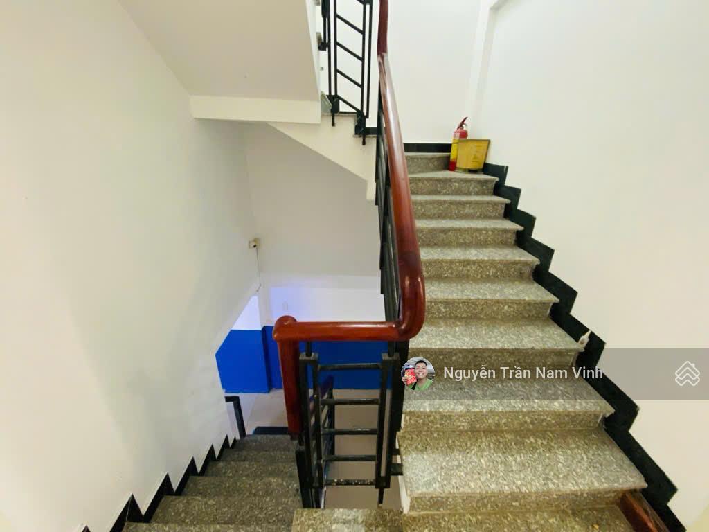 Bán nhà quận 7 đang làm căn hộ dịch vụ 8 phòng có gara để xe 5 tầng ngang 4.5m dài 13m chỉ 6,5 tỷ
