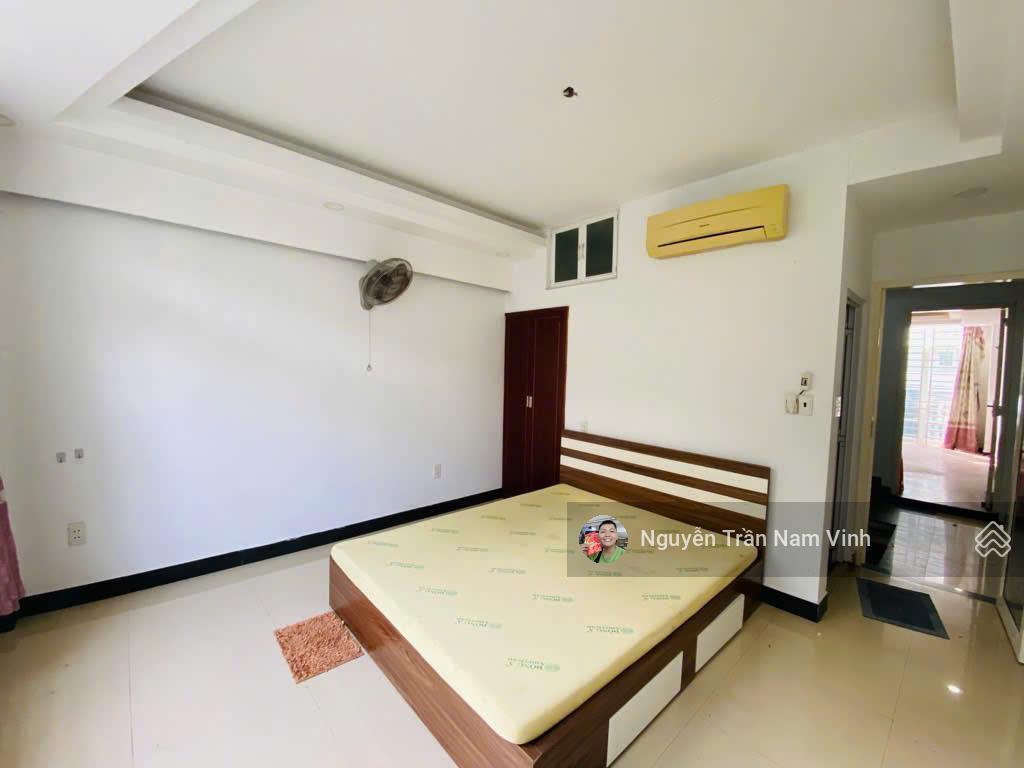 Bán nhà quận 7 đang làm căn hộ dịch vụ 8 phòng có gara để xe 5 tầng ngang 4.5m dài 13m chỉ 6,5 tỷ