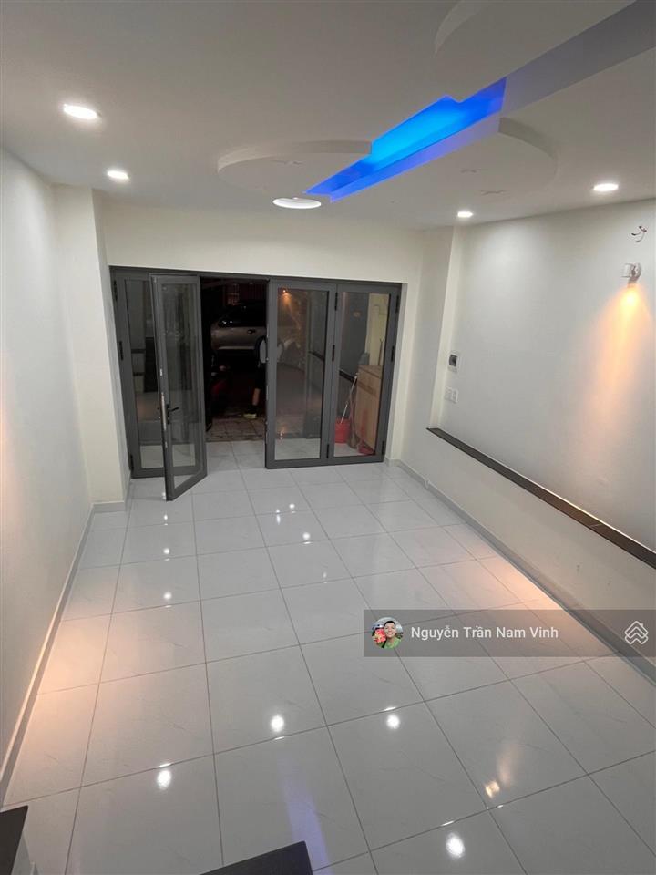Bán nhà mặt tiền lý phục man cạnh phú mỹ hưng ngan 4.5m x 13m nhà 4 tầng 5 phòng chỉ 10.5 tỷ tl tốt