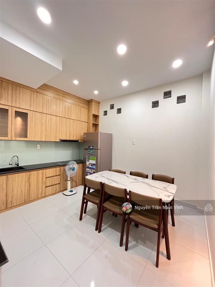 Bán nhà mặt tiền lý phục man cạnh phú mỹ hưng ngan 4.5m x 13m nhà 4 tầng 5 phòng chỉ 10.5 tỷ tl tốt