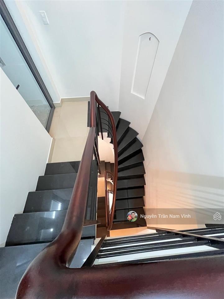Bán nhà mặt tiền lý phục man cạnh phú mỹ hưng ngan 4.5m x 13m nhà 4 tầng 5 phòng chỉ 10.5 tỷ tl tốt