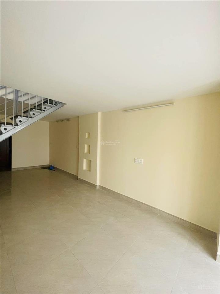 Bán nhà,giảm chào 600 triệu  nhà btct 2 tầng gần công viên thới tam thôn 9