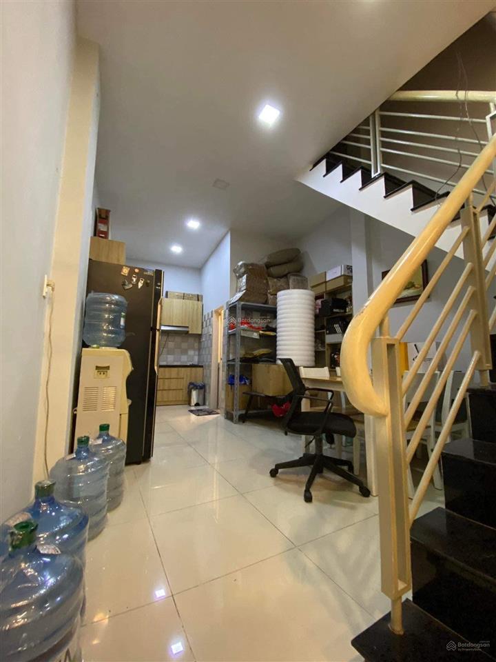 Bán nhà 2 tầng btct  dtsd 150m  3 phòng ngủ  đường xe tải  ngay chợ  giá mềm nhất khu vực
