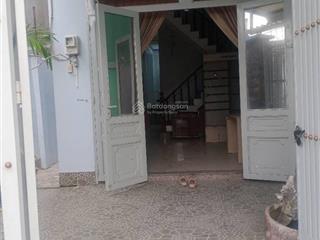 Nhà cách 1 căn ra mặt tiền, ngang 5x17, giá cực tốt, đường xe tải