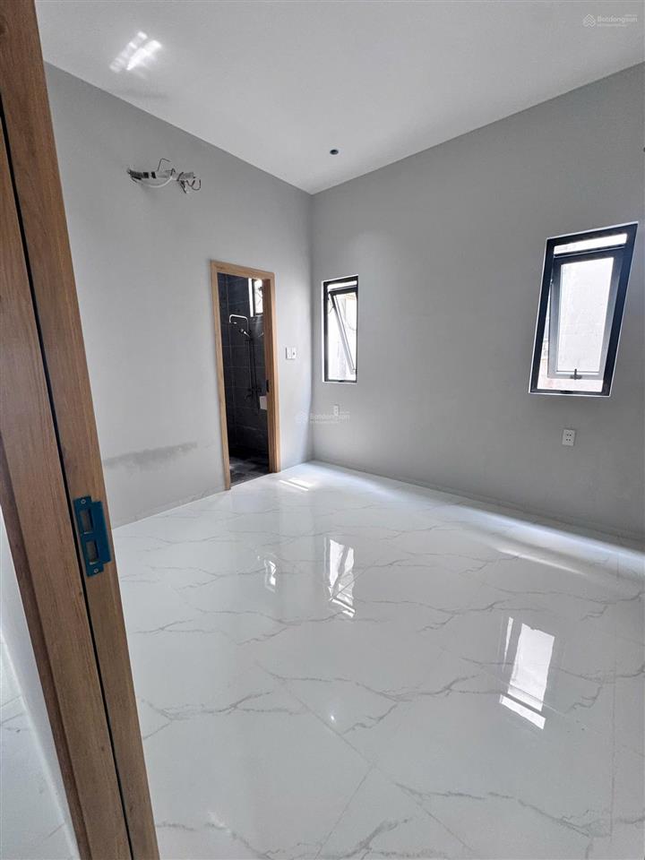 Nhà đẹp gần vincom lê văn việt ngang 5,6m 82m2 sổ giá 4,46tỷ