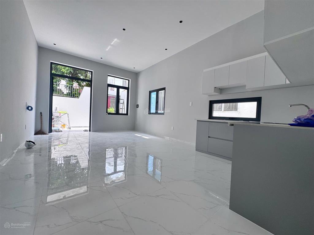 Nhà đẹp gần vincom lê văn việt ngang 5,6m 82m2 sổ giá 4,46tỷ