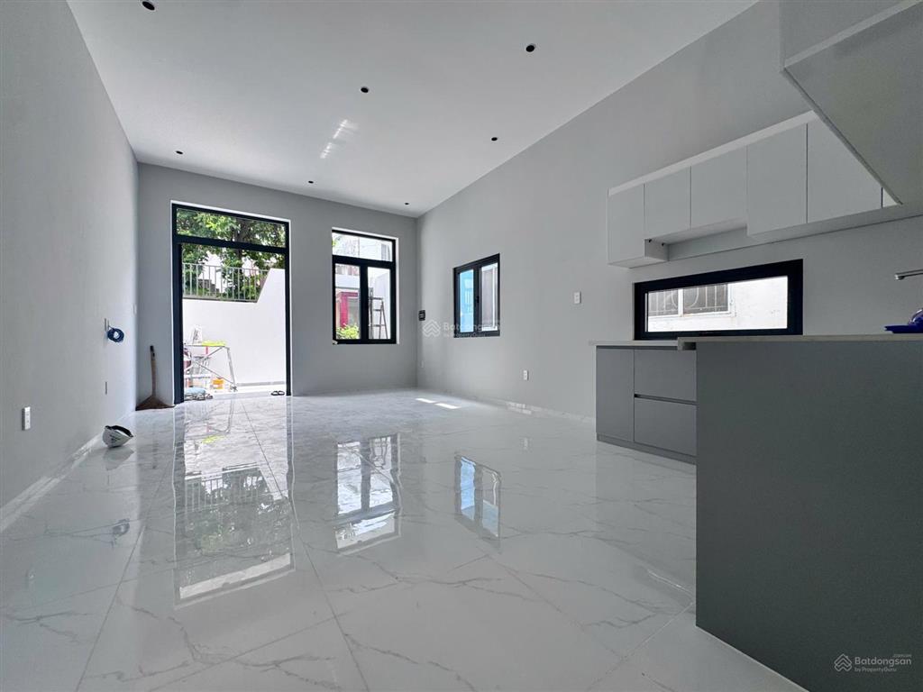 Nhà đẹp gần vincom lê văn việt ngang 5,6m 82m2 sổ giá 4,46tỷ