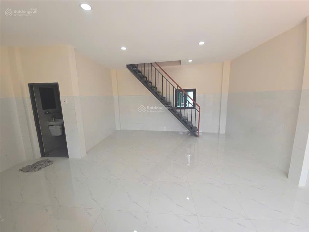 Chỉ 2,6 tỷ nhà 2 tầng, 2 phòng ngủ sổ hồng trao tay sát phạm văn đồng