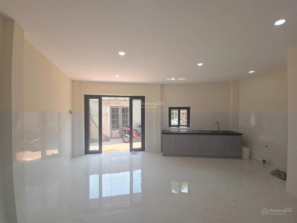 Chỉ 2,6 tỷ nhà 2 tầng, 2 phòng ngủ sổ hồng trao tay sát phạm văn đồng