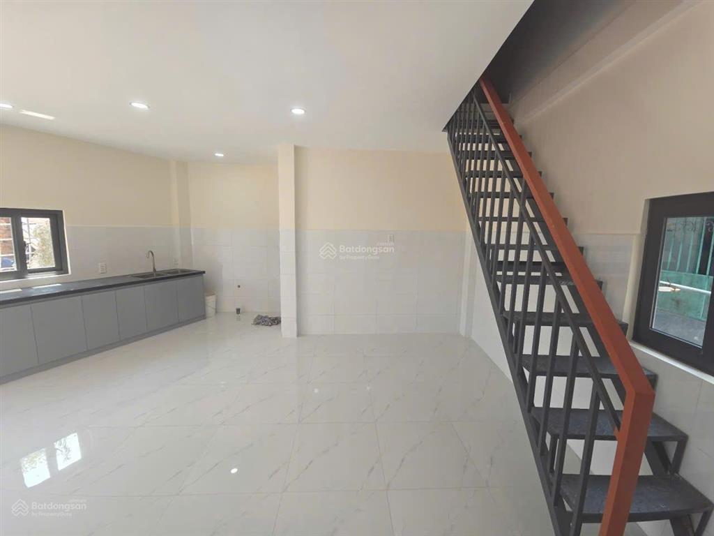 Chỉ 2,6 tỷ nhà 2 tầng, 2 phòng ngủ sổ hồng trao tay sát phạm văn đồng