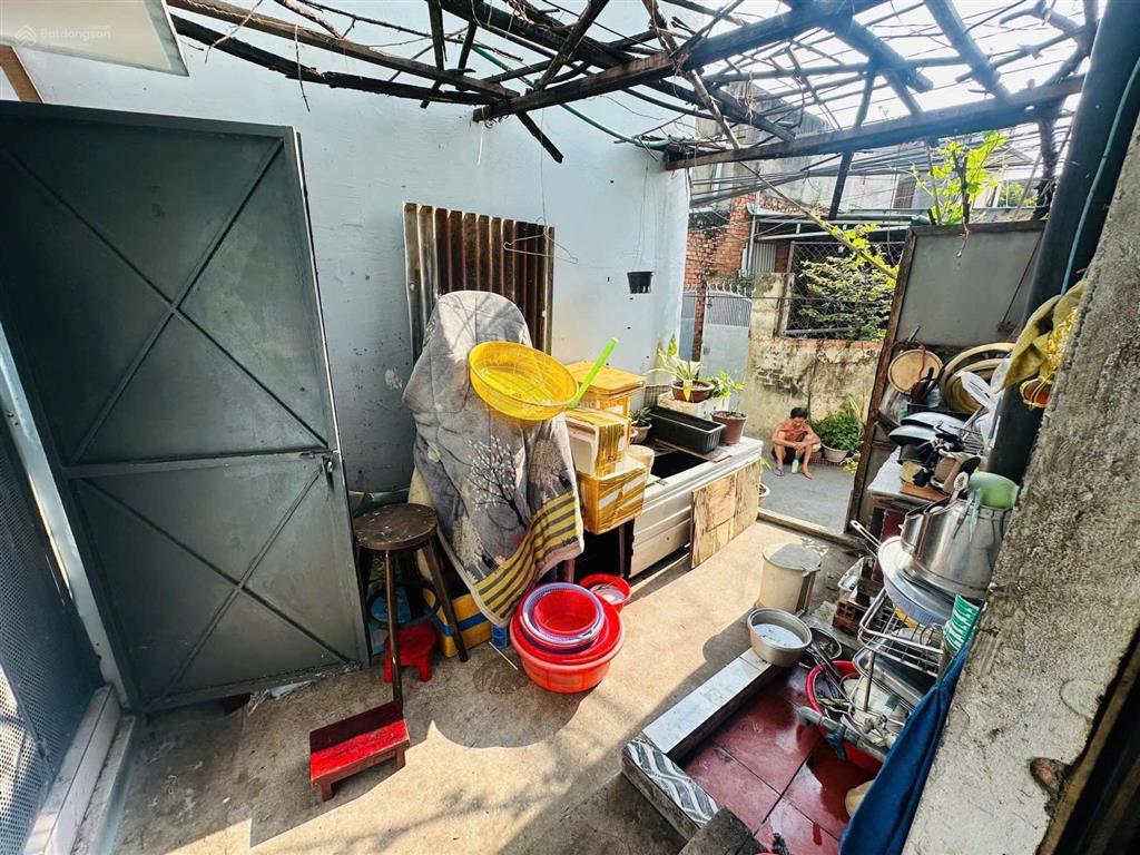 Nhà giá 3,3 tỷ, 3 phòng ngủ ngay trung tâm thủ đức