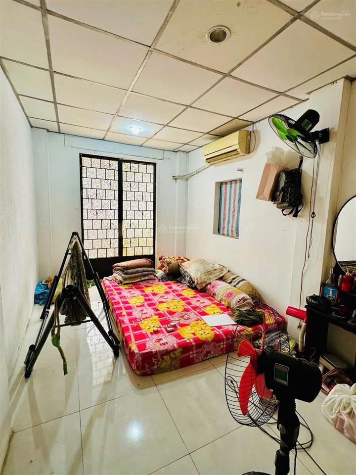 Nhà giá 3,3 tỷ, 3 phòng ngủ ngay trung tâm thủ đức