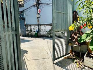 Nhà giá 3,3 tỷ, 3 phòng ngủ ngay trung tâm thủ đức