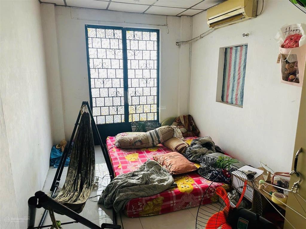 Nhà giá 3,3 tỷ, 3 phòng ngủ ngay trung tâm thủ đức