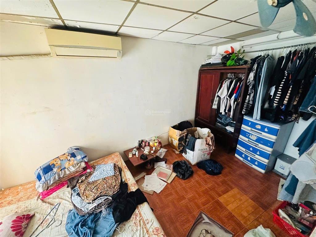 Nhà giá 3,3 tỷ, 3 phòng ngủ ngay trung tâm thủ đức
