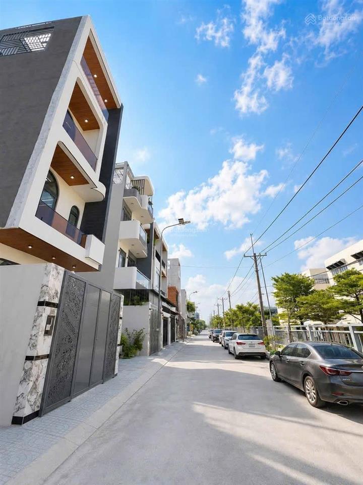 A nhà đẹp hẻm ô tô khu phân lô đường 7m nhà 3 tầng 3pn 55m2 chỉ 5,4 tỷ phạm văn đồng