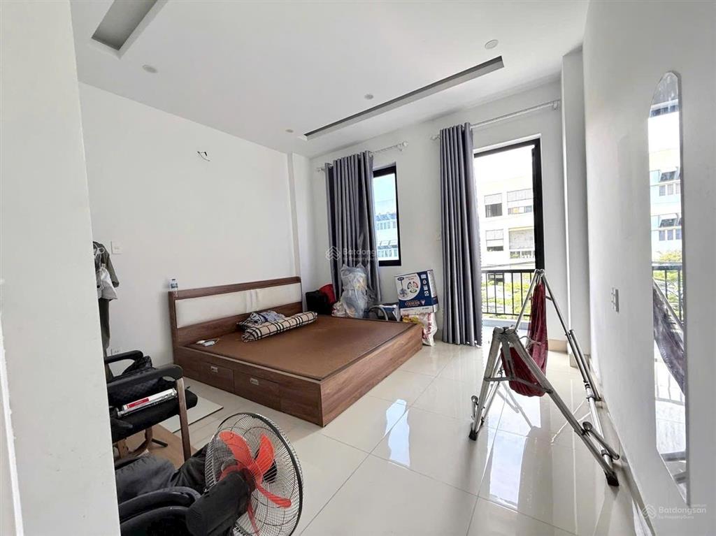 A nhà đẹp hẻm ô tô khu phân lô đường 7m nhà 3 tầng 3pn 55m2 chỉ 5,4 tỷ phạm văn đồng