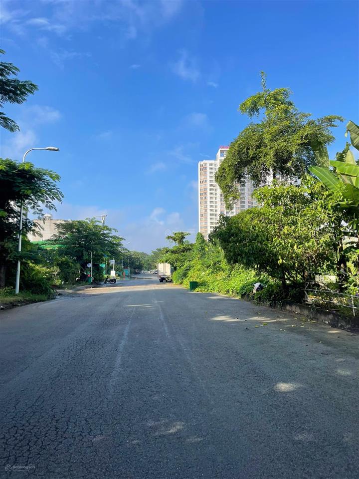 Làng đại học  khu dân cư đang phát triển  lô đất 5x20m giá 4,7 tỷ