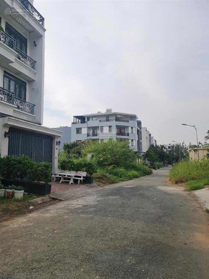 Làng đại học  khu dân cư đang phát triển  lô đất 5x20m giá 4,7 tỷ