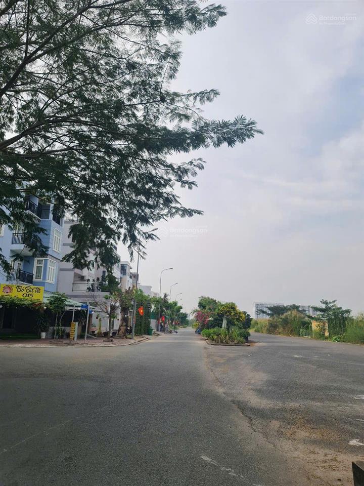 Lô cặp  5x20  thích hợp làm nhà trọ  khu làng đại học (sẵn móng)
