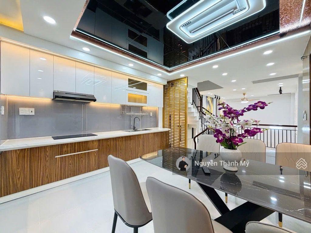 Công viên làng hoa  siêu phẩm 5 tầng  khu nhà lầu vip  chỉ nhỉnh 8 đồng