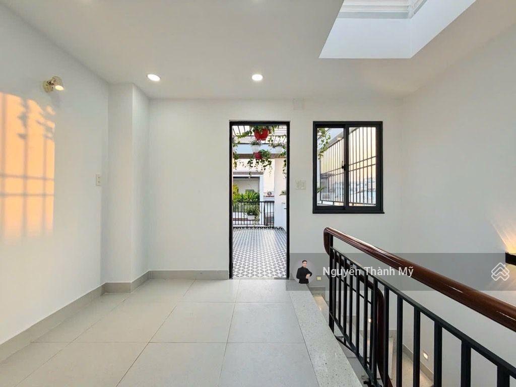 Công viên làng hoa  siêu phẩm 5 tầng  khu nhà lầu vip  chỉ nhỉnh 8 đồng