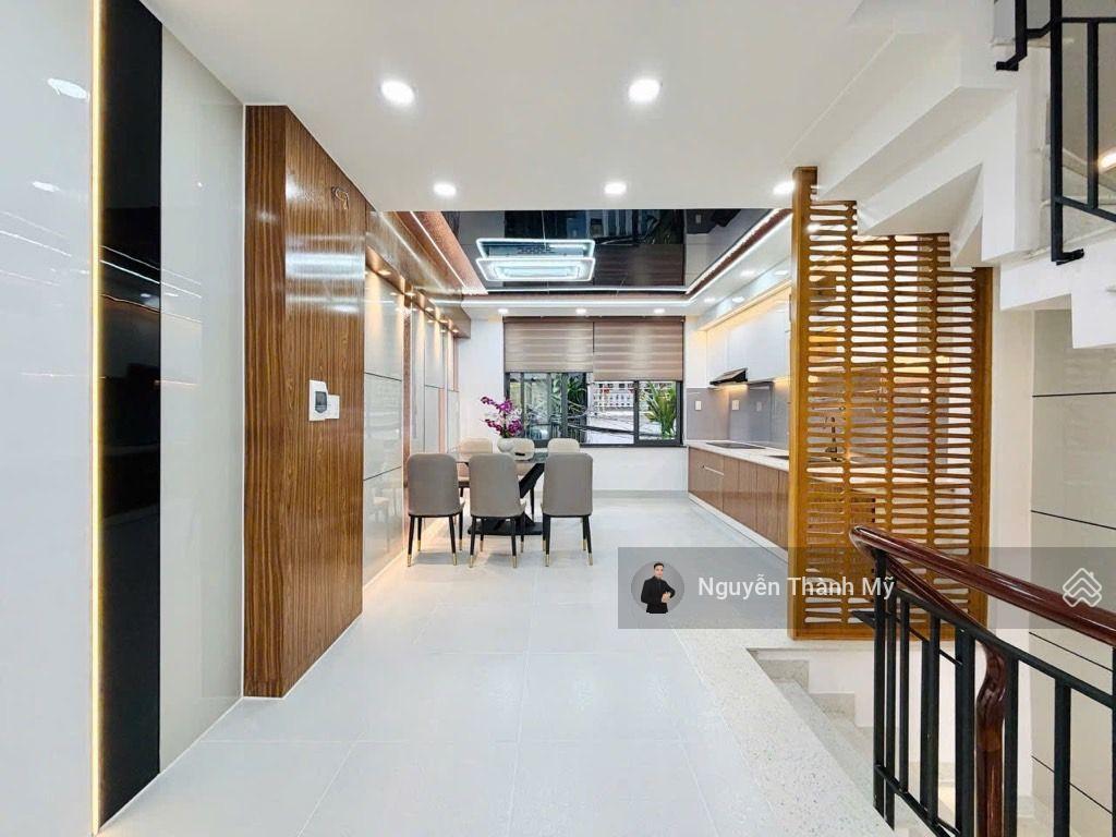 Công viên làng hoa  siêu phẩm 5 tầng  khu nhà lầu vip  chỉ nhỉnh 8 đồng